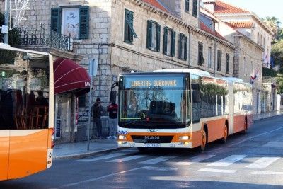 libertas bus pile by Grad Dubrovnik.jpg